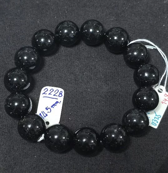 Black Rutilated Quartz (ควอตซ์ไหมสีดำ)