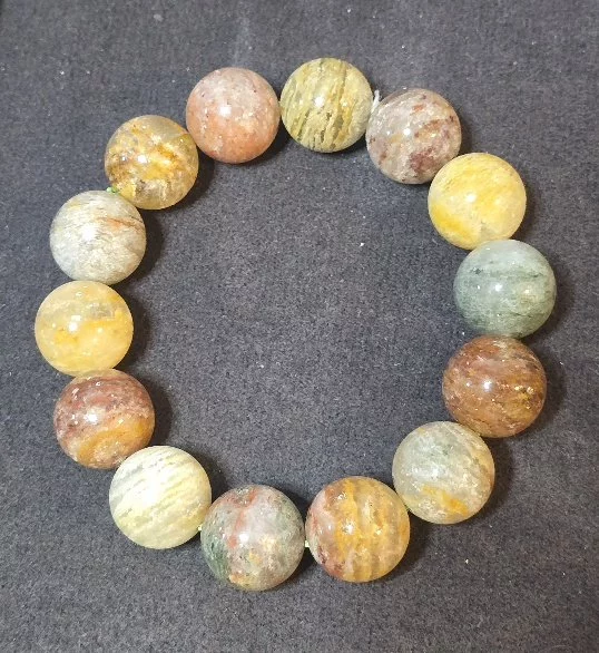 Phan Chan Quartz (แก้วโป่งข่ามพันชั้น)
