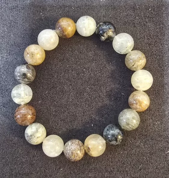 Phan Chan Quartz (แก้วโป่งข่ามพันชั้น)