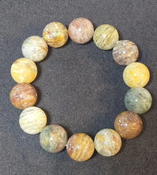 Phan Chan Quartz (แก้วโป่งข่ามพันชั้น)