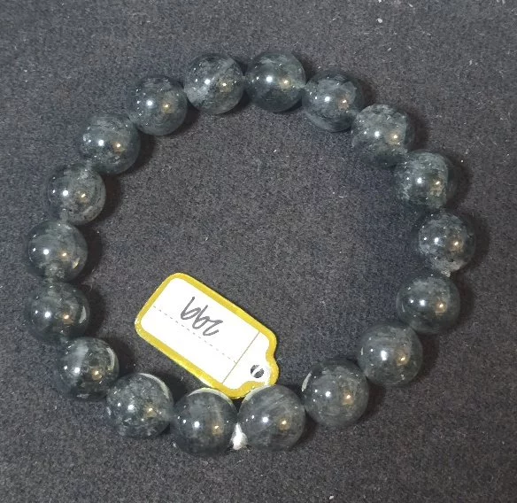 Black Strawberry Quartz (สตรอว์เบอร์รี่ควอตซ์สีดำ)
