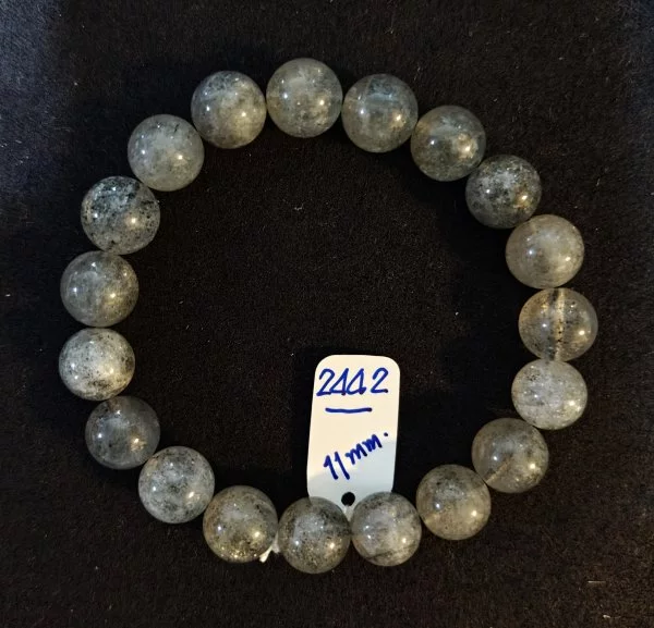 Black Strawberry Quartz (สตรอว์เบอร์รี่ควอตซ์สีดำ)