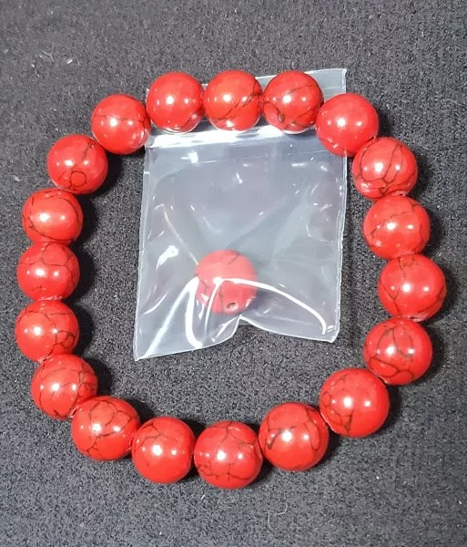 Red Howlite (เรด ฮาวไลต์)