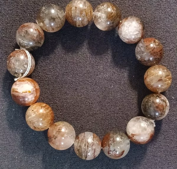 Phan Chan Quartz (แก้วโป่งข่ามพันชั้น)