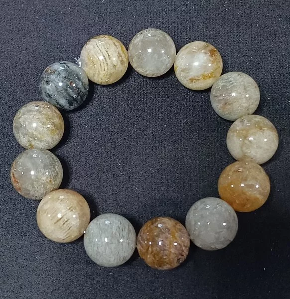 Phan Chan Quartz (แก้วโป่งข่ามพันชั้น)