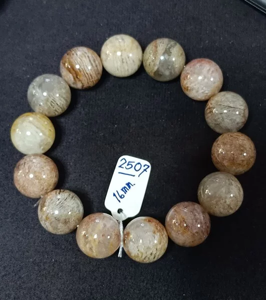 Phan Chan Quartz (แก้วโป่งข่ามพันชั้น)