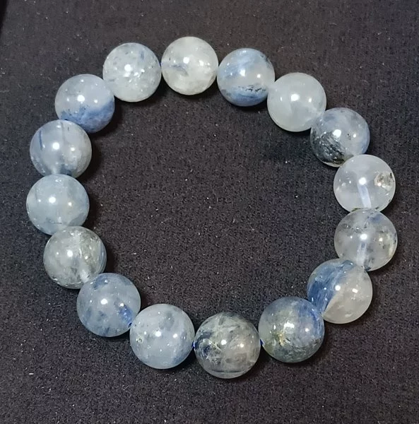 Kyanite (ไคยาไนท์)