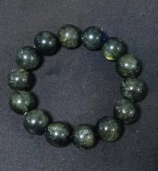 Black Labradorite (แบล็ก ลาบราโดไลต์)