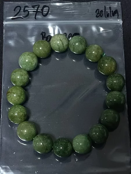 Green Phantom Quartz (แก้วโป่งขามเนื้อโป่งเขียวน้ำใส)