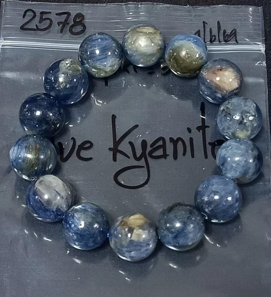 Blue Kyanite (บลู ไคยาไนต์)