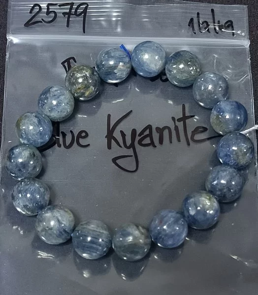 Blue Kyanite (บลู ไคยาไนต์)