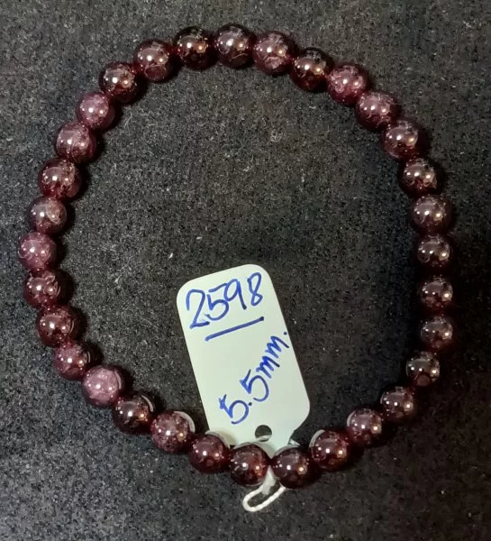 Purple Garnet (โกเมนม่วง)