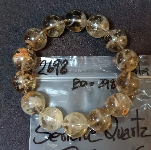 Sericite Quartz (เซริไซต์ ควอตซ์)