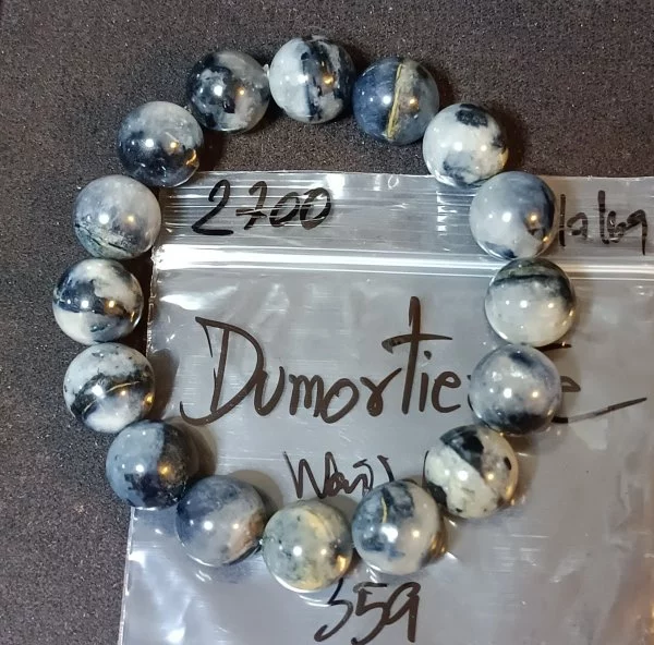 Dumortierite (ดูมอเทียไรต์)