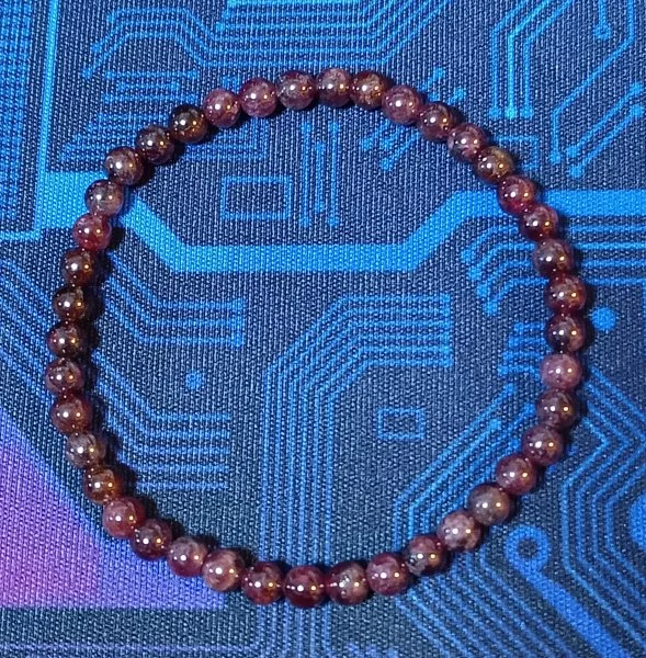 Purple Garnet (โกเมนม่วง)