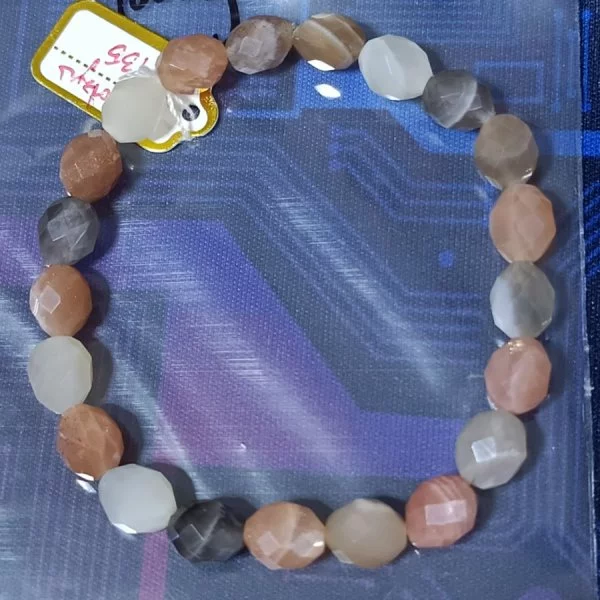 Multi Moonstone (มัลติ มูนสโตน)