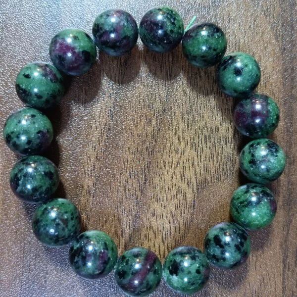 Ruby Zoisite (รูบี้ ซอยไซต์)