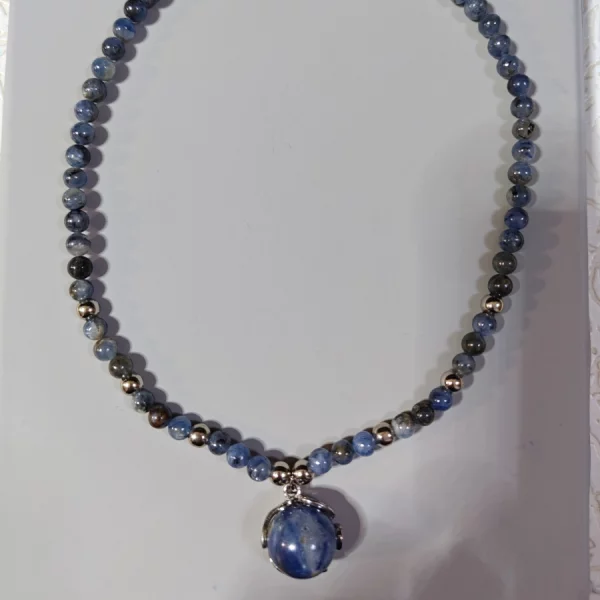 Kyanite (ไคยาไนท์)