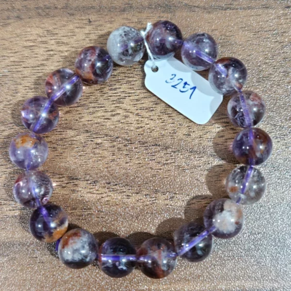 Jom-Nang Quartz (แก้วจอมนาง)