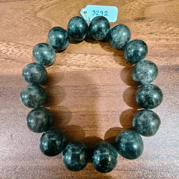 Black Strawberry Quartz (สตรอว์เบอร์รี่ควอตซ์สีดำ)