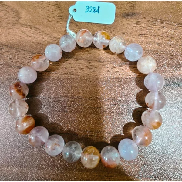 Jom-Nang Quartz (แก้วจอมนาง)