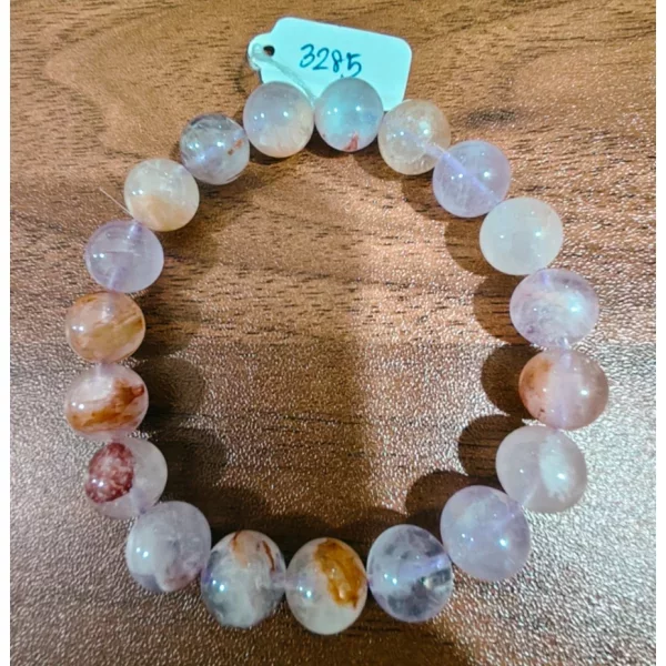 Jom-Nang Quartz (แก้วจอมนาง)